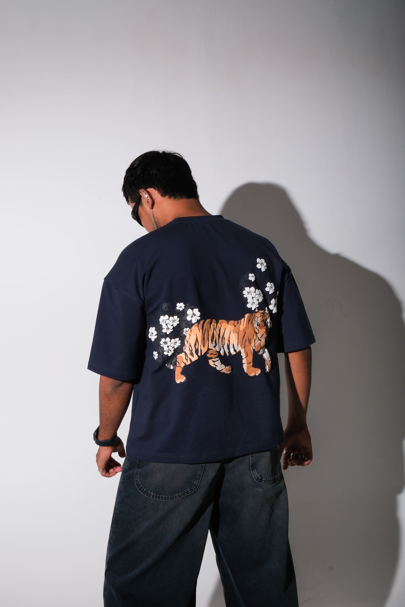 TIGER EMBROIDERY CROPPED TEE